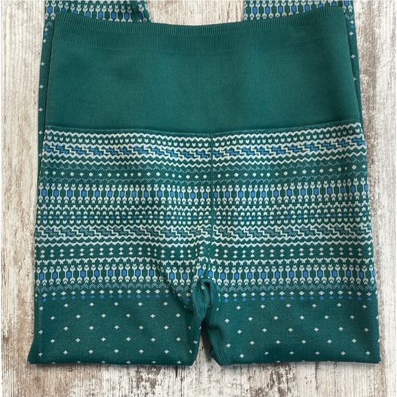 Fabletics Dark Jade High-Waisted Fair Isle
Leggings - Picture 5 of 10